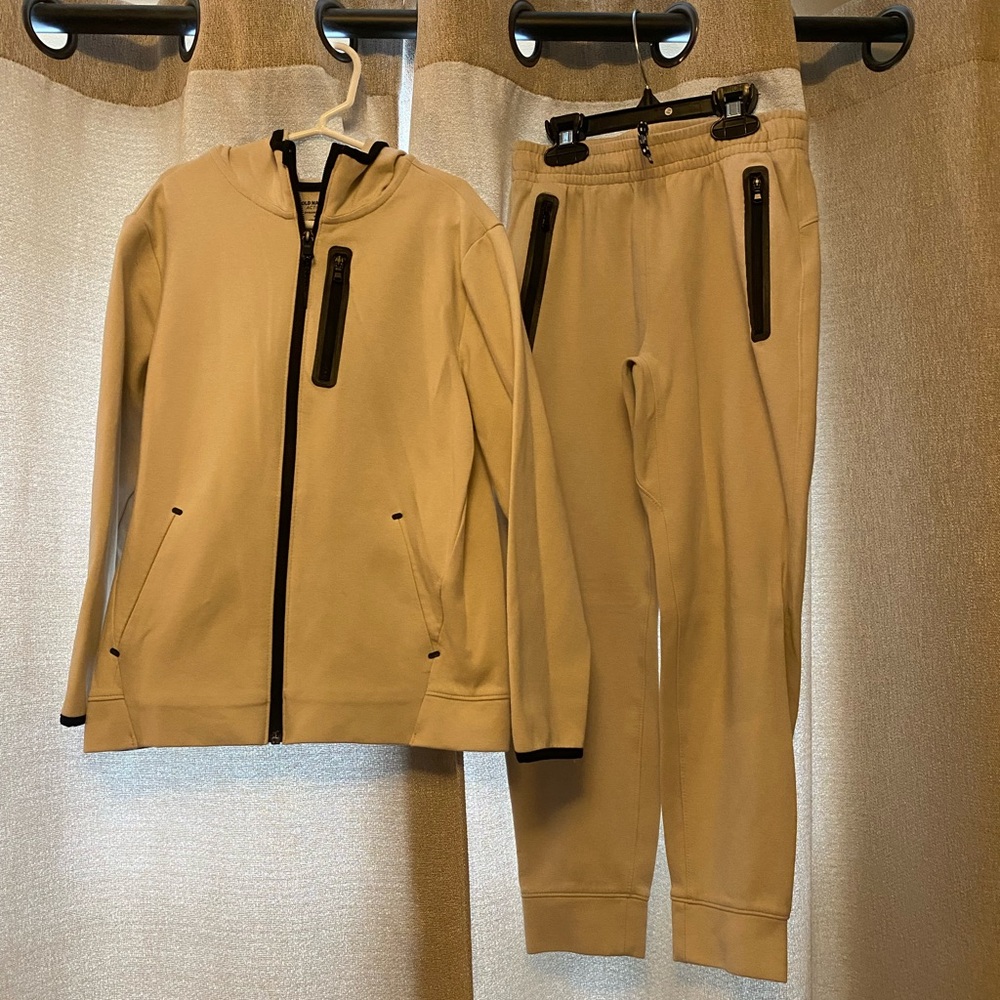 Old Navy Active Beige Jacket &Jogger with Black Accents, Size M (8)